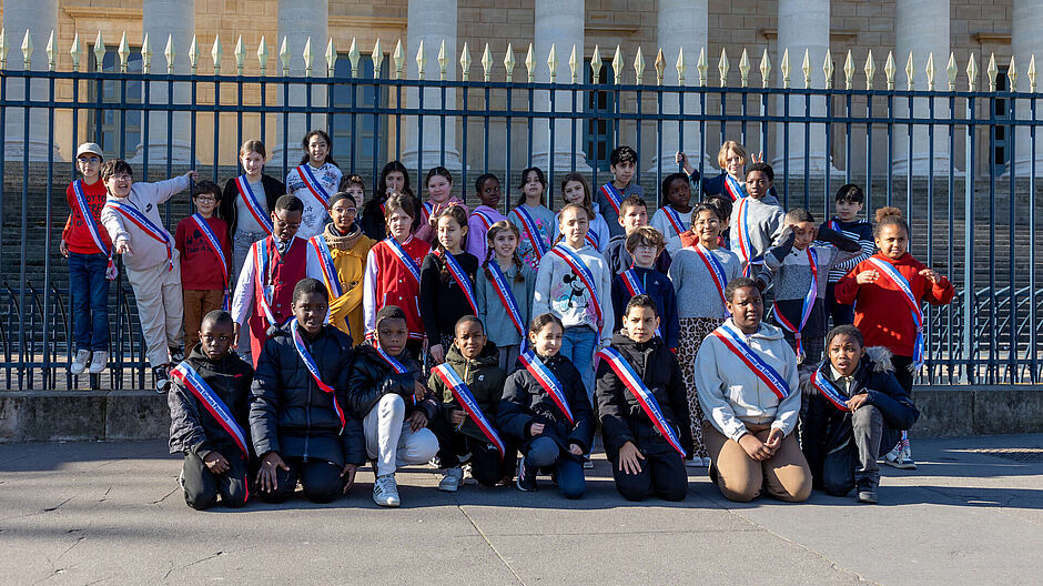 Photos d'enfants pendant la visite de l'Assemblée Nationale
