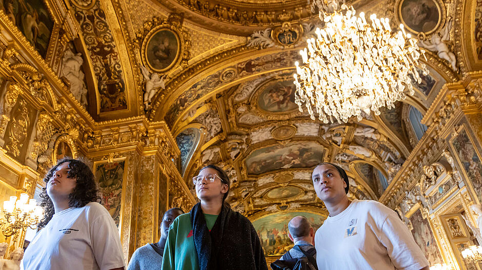 Photo pendant la visite du Sénat par le Conseil des Jeunes Pantinois